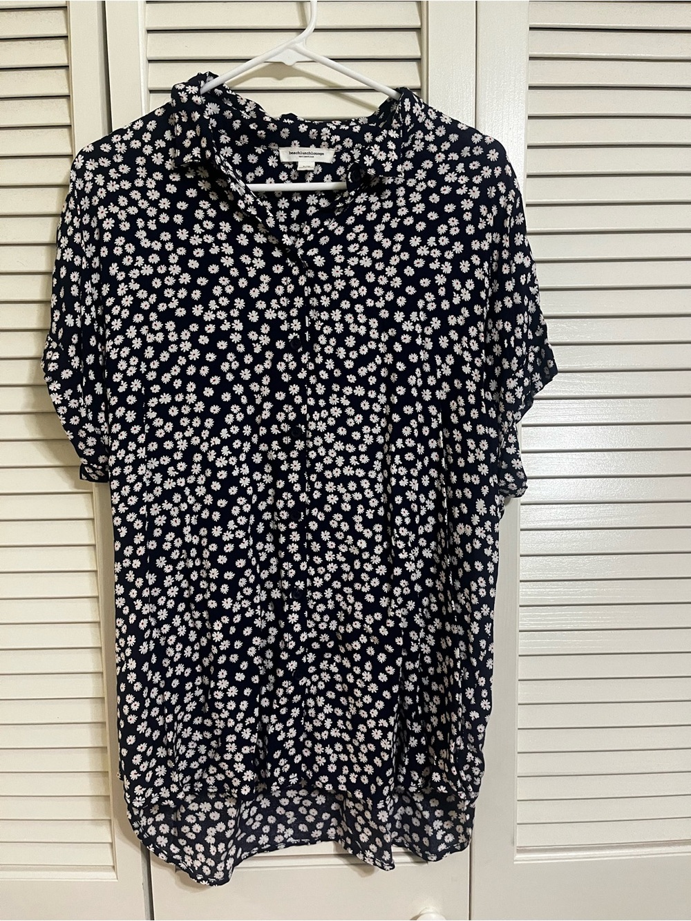 beachlunchlounge Navy and White Daisy Button-Down Short Sleeve Top